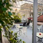 מלון Budget Retreat &