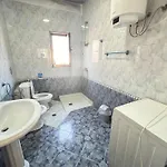 Budget Retreat & فندق