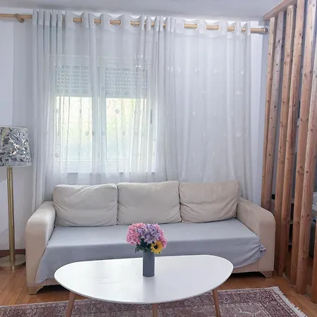 Hotel Budget Retreat & Tirana