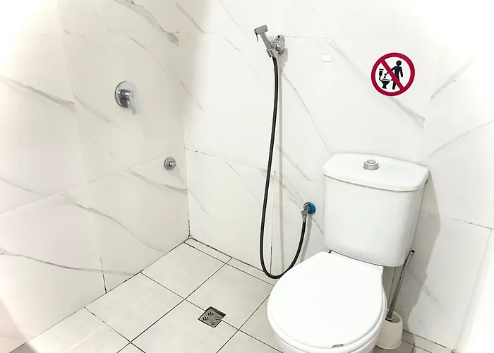 Budget Retreat & טיראנה