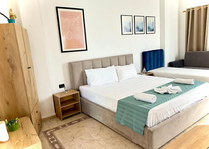 Budget Retreat & מלון טיראנה